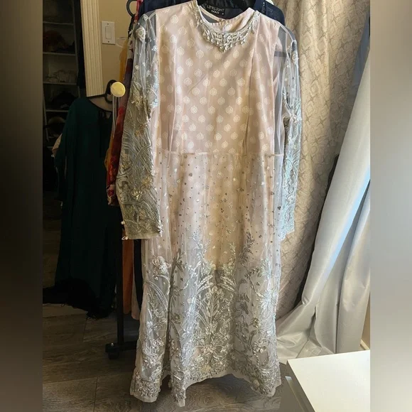 2 piece Pakistani dress - Picture 2 of 7